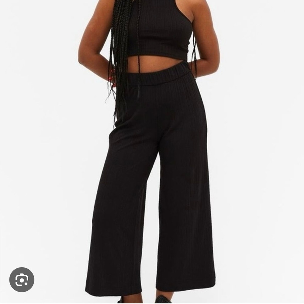 H&M Black Flowy Capris
